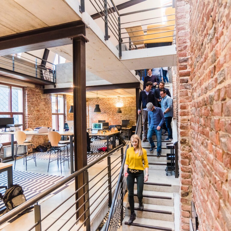 Blue Creative Gradient Elevator Pitch Deck Presentation (11)